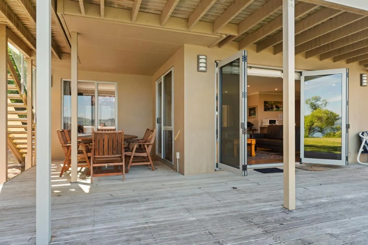 Lakeside Vistas Magic - Rainbow Point Home Taupo New Zealand