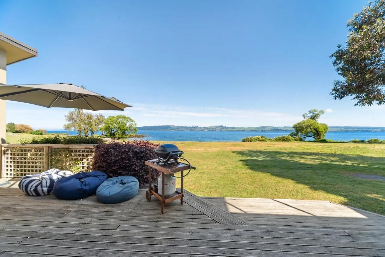 Lakeside Vistas Magic - Rainbow Point Home Taupo Holiday home