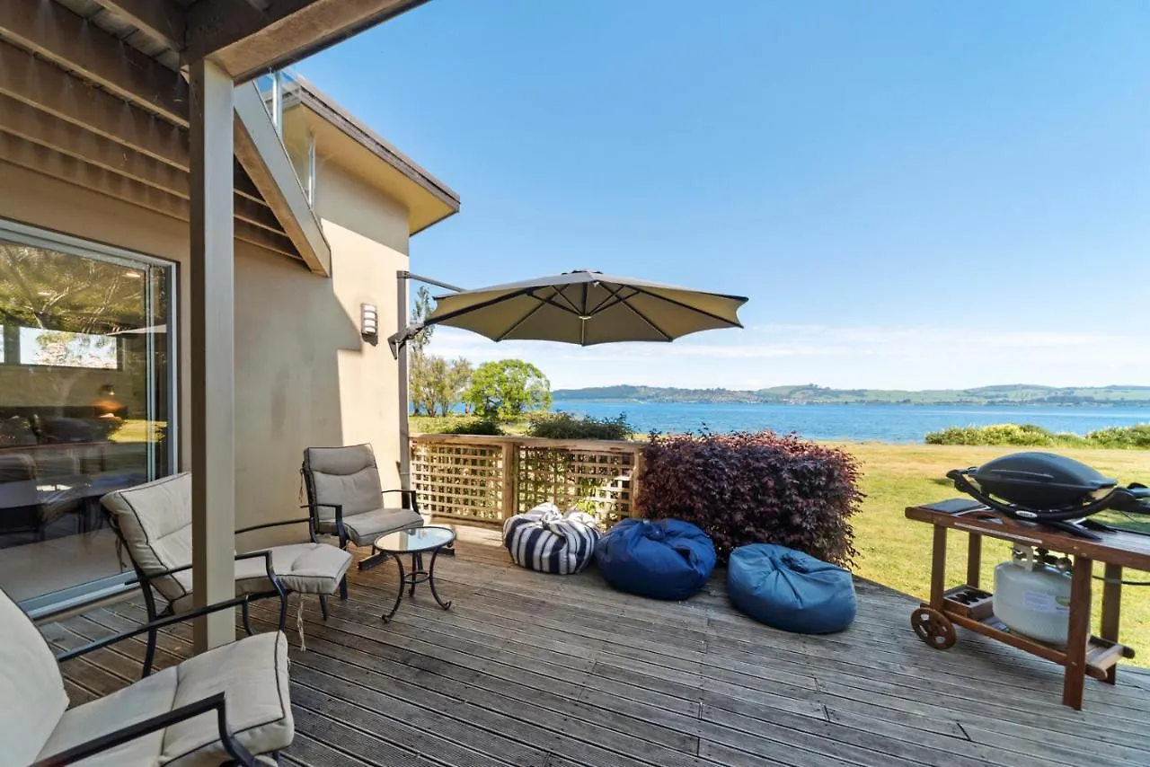 Holiday home Lakeside Vistas Magic - Rainbow Point Home Taupo New Zealand