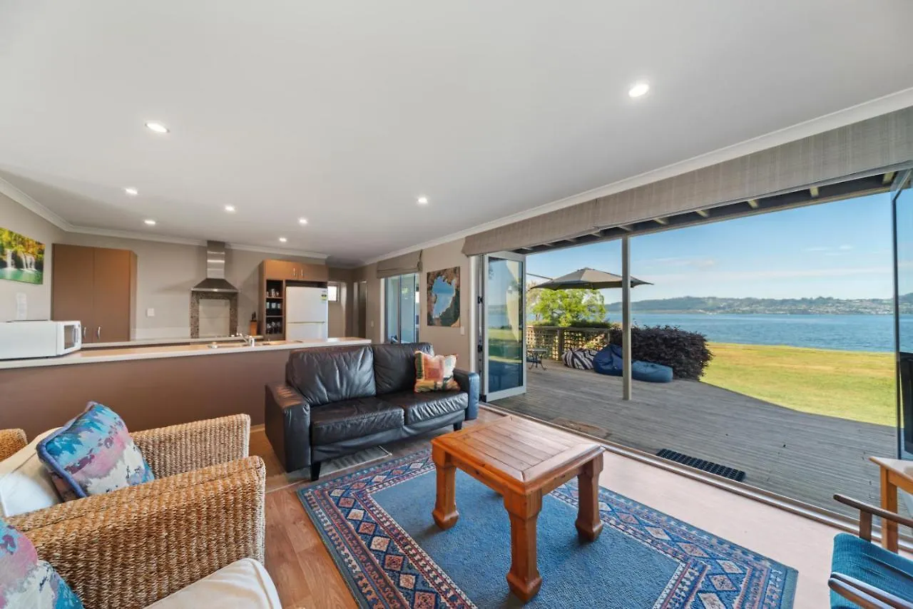 Lakeside Vistas Magic - Rainbow Point Home Taupo New Zealand
