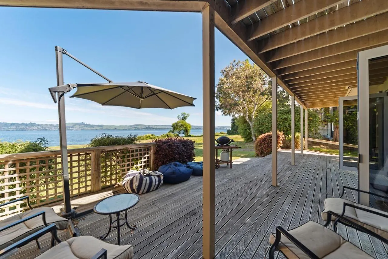 Lakeside Vistas Magic - Rainbow Point Home Taupo