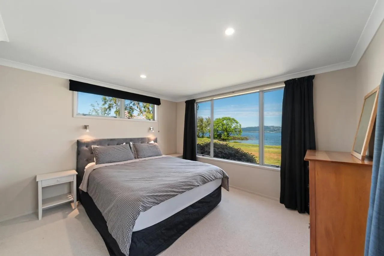 Holiday home Lakeside Vistas Magic - Rainbow Point Home Taupo