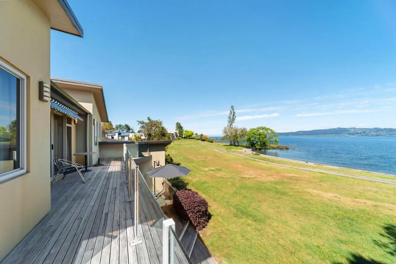 Lakeside Vistas Magic - Rainbow Point Home Taupo