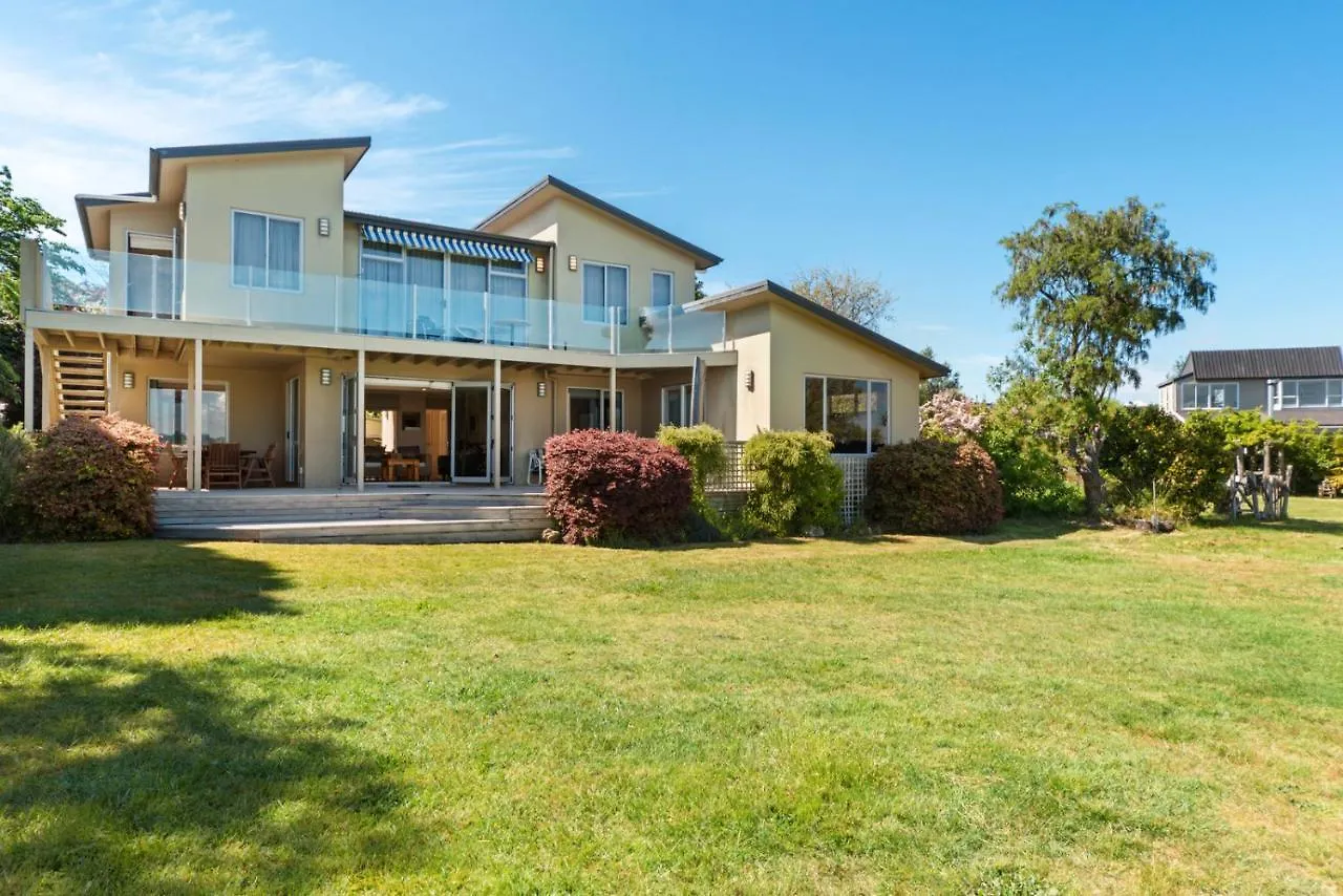 Holiday home Lakeside Vistas Magic - Rainbow Point Home Taupo