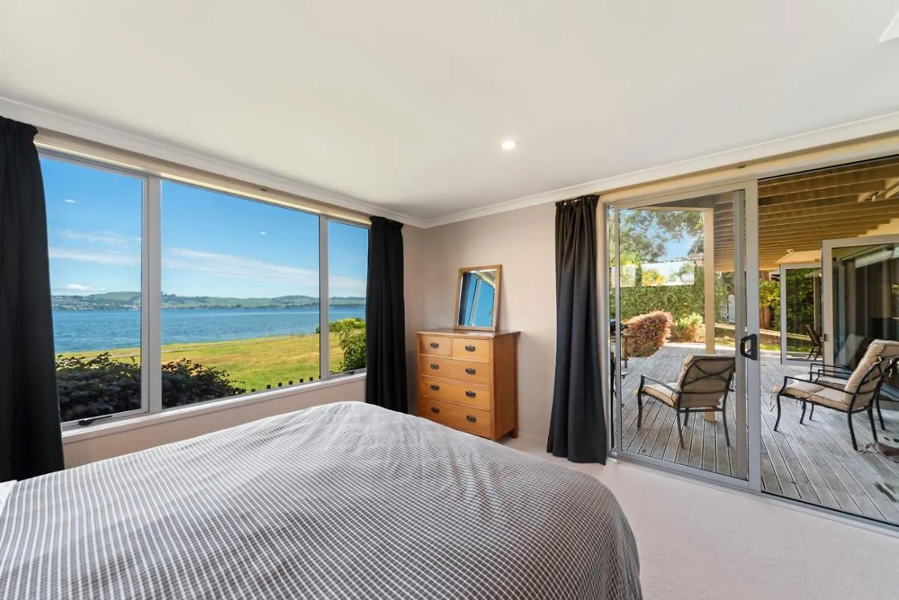 Lakeside Vistas Magic - Rainbow Point Home Taupo