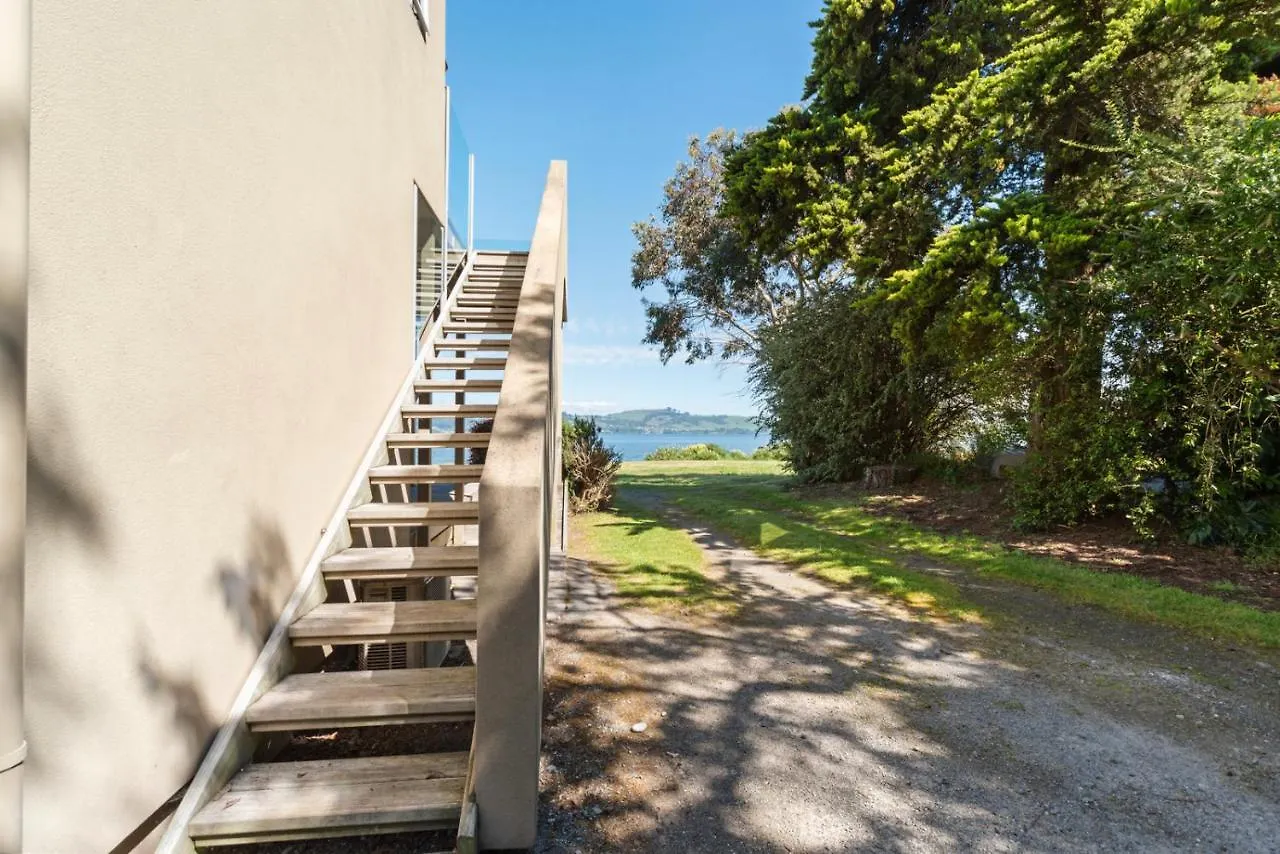 Holiday home Lakeside Vistas Magic - Rainbow Point Home Taupo