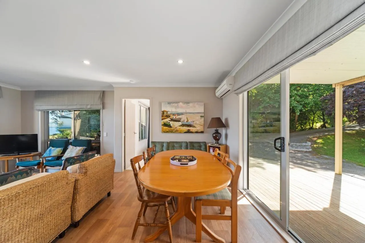 Lakeside Vistas Magic - Rainbow Point Home Taupo New Zealand