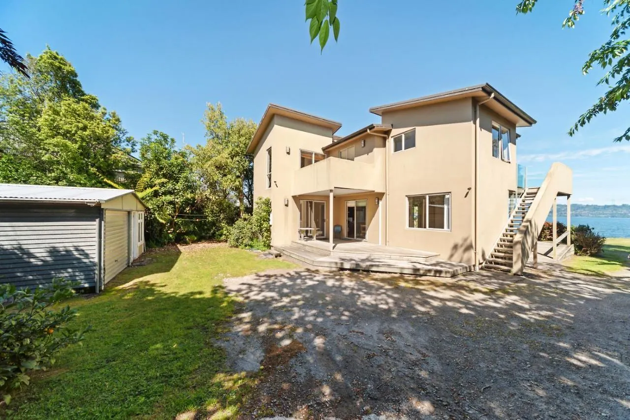 Lakeside Vistas Magic - Rainbow Point Home Taupo Holiday home