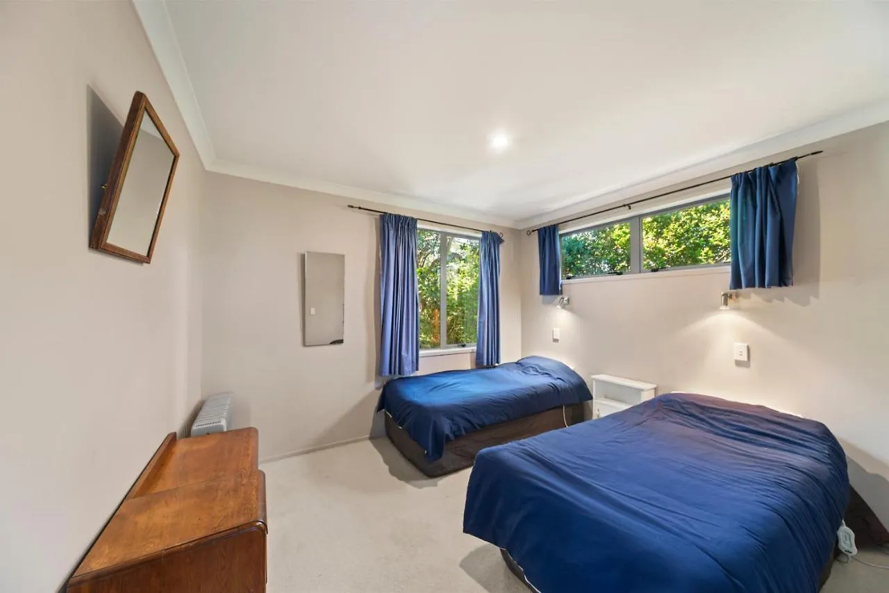 Lakeside Vistas Magic - Rainbow Point Home Taupo Holiday home