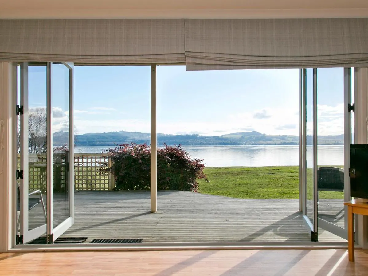 Holiday home Lakeside Vistas Magic - Rainbow Point Home Taupo